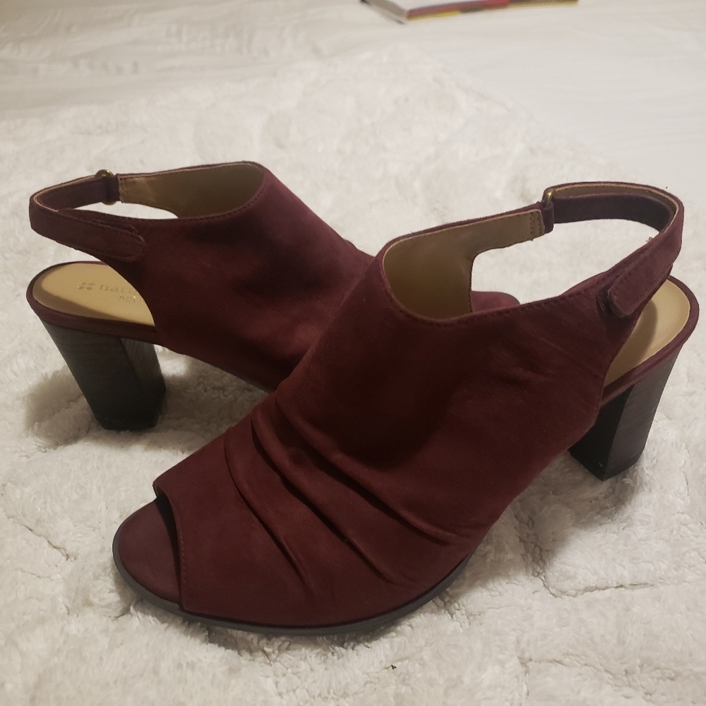 NATURALIZER BURGUNDY SUEDE HEELS..SIZE:8M